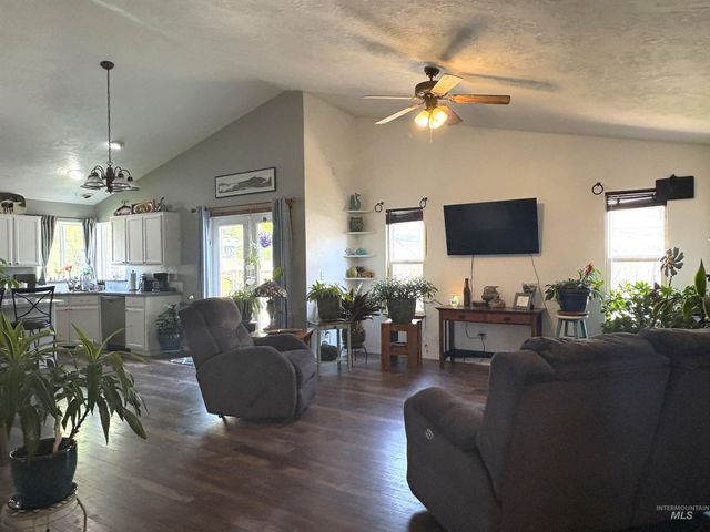 400 Farmall Way, Kuna, ID 83634