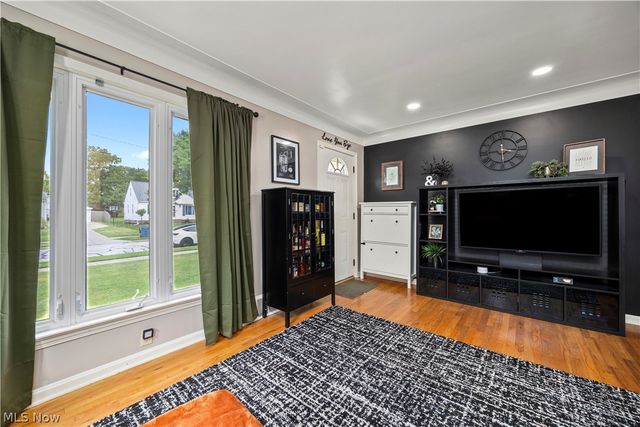 5220 Nan Linn Drive, Willoughby, OH 44094