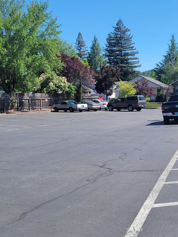 805 Bower Lane, Grants Pass, OR 97527