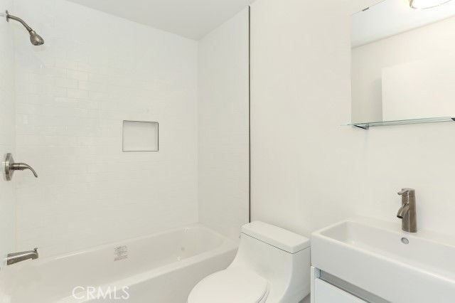 6745 Laurel Canyon 202, North Hollywood, CA 91606