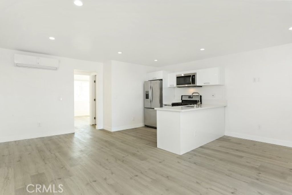 6745 Laurel Canyon 202, North Hollywood, CA 91606