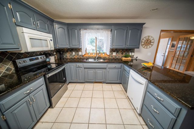 1002 Yorkshire Lane NW, Rochester, MN 55901