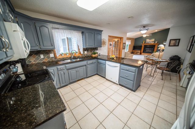 1002 Yorkshire Lane NW, Rochester, MN 55901