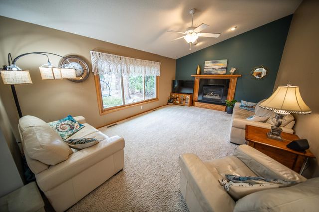 1002 Yorkshire Lane NW, Rochester, MN 55901