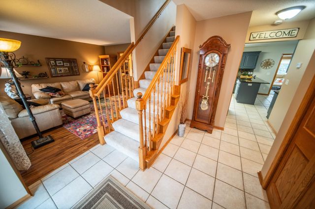 1002 Yorkshire Lane NW, Rochester, MN 55901