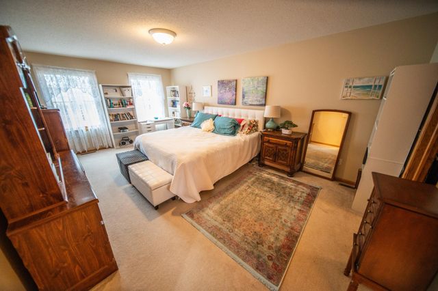 1002 Yorkshire Lane NW, Rochester, MN 55901