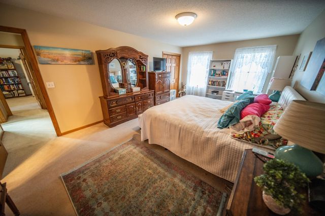 1002 Yorkshire Lane NW, Rochester, MN 55901