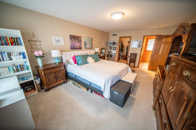 1002 Yorkshire Lane NW, Rochester, MN 55901