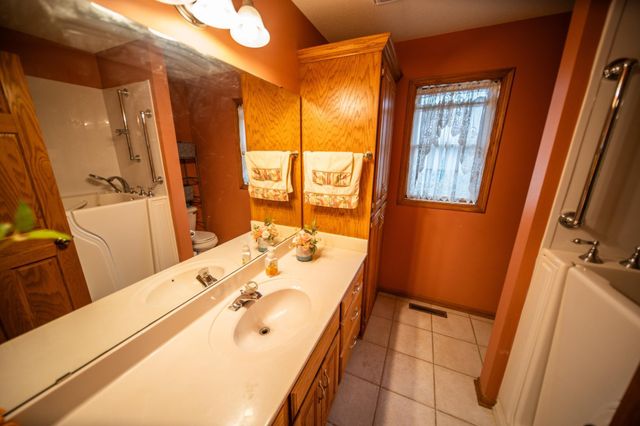 1002 Yorkshire Lane NW, Rochester, MN 55901