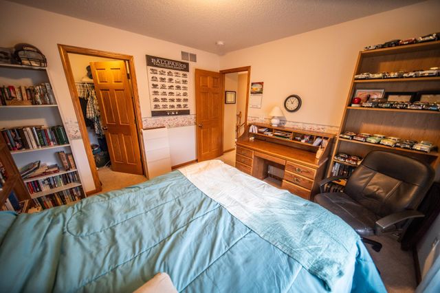 1002 Yorkshire Lane NW, Rochester, MN 55901