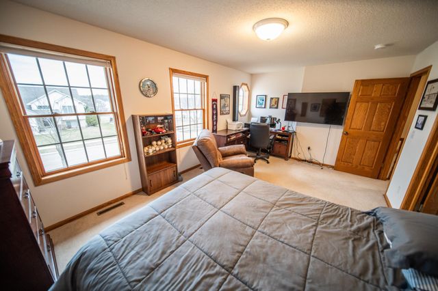 1002 Yorkshire Lane NW, Rochester, MN 55901