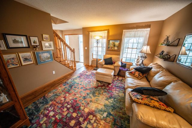 1002 Yorkshire Lane NW, Rochester, MN 55901