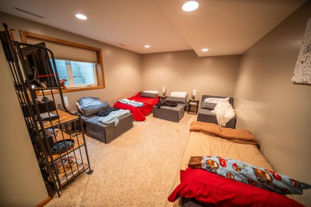 1002 Yorkshire Lane NW, Rochester, MN 55901