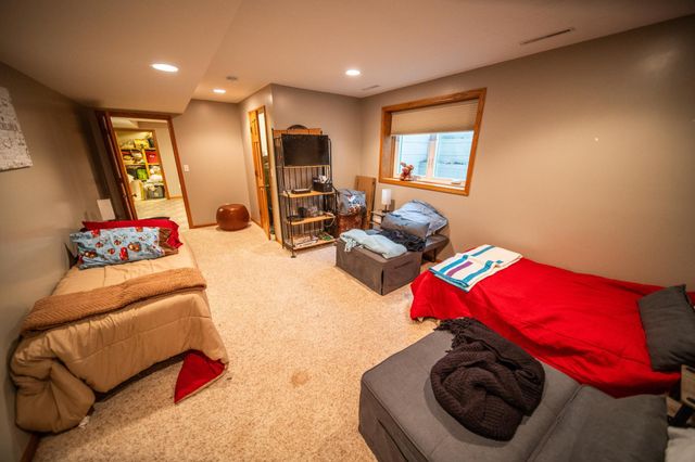 1002 Yorkshire Lane NW, Rochester, MN 55901