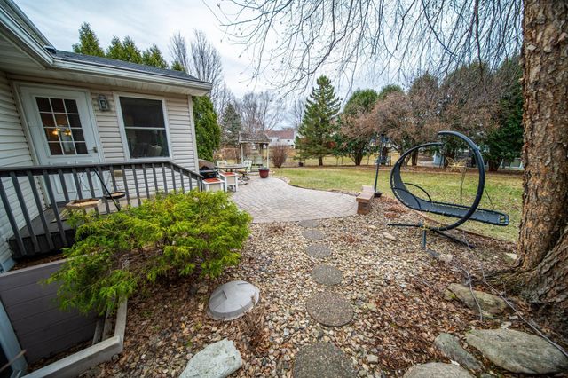 1002 Yorkshire Lane NW, Rochester, MN 55901