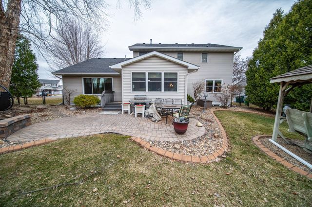 1002 Yorkshire Lane NW, Rochester, MN 55901