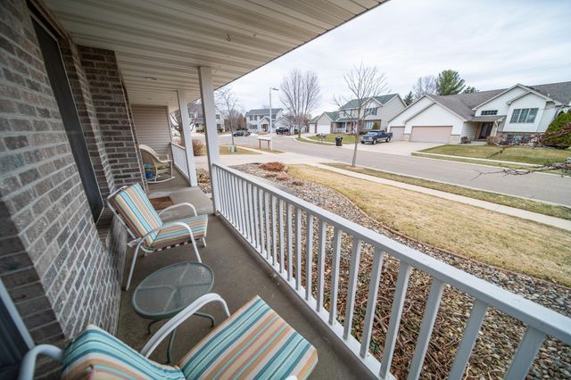 1002 Yorkshire Lane NW, Rochester, MN 55901