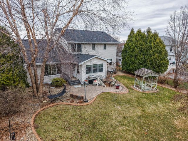 1002 Yorkshire Lane NW, Rochester, MN 55901