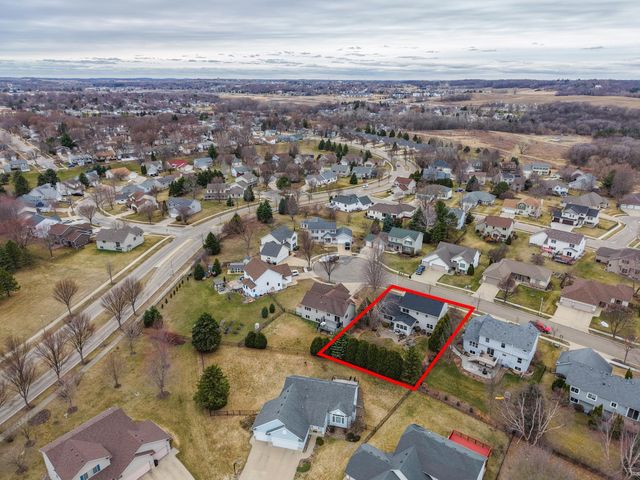 1002 Yorkshire Lane NW, Rochester, MN 55901