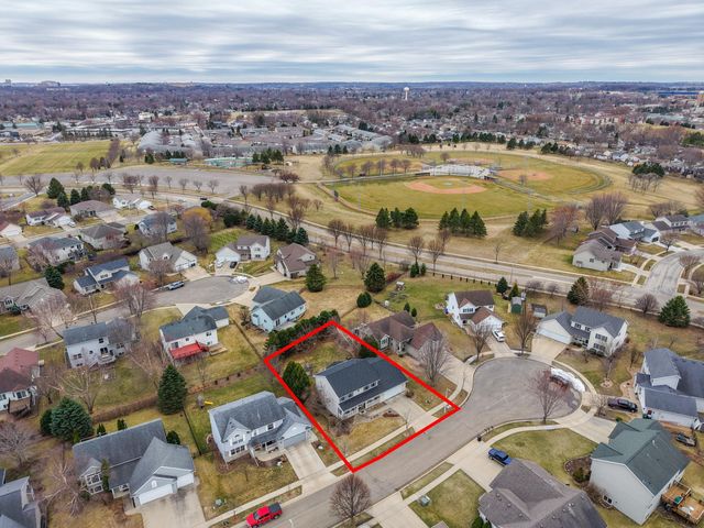 1002 Yorkshire Lane NW, Rochester, MN 55901