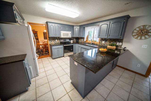 1002 Yorkshire Lane NW, Rochester, MN 55901