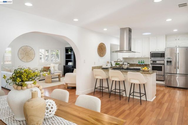 8617 Briarwood Ln, Dublin, CA 94568