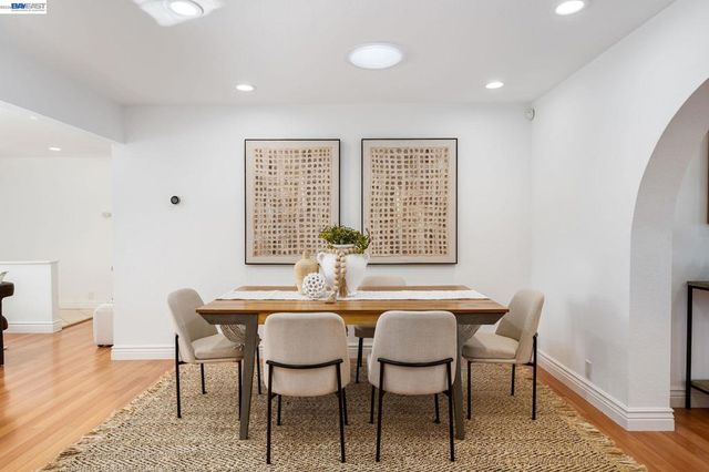 8617 Briarwood Ln, Dublin, CA 94568