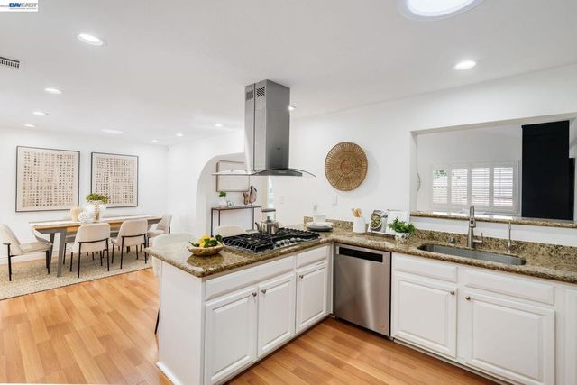 8617 Briarwood Ln, Dublin, CA 94568