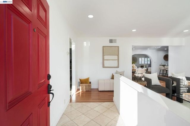 8617 Briarwood Ln, Dublin, CA 94568