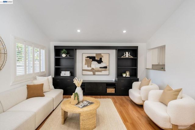 8617 Briarwood Ln, Dublin, CA 94568