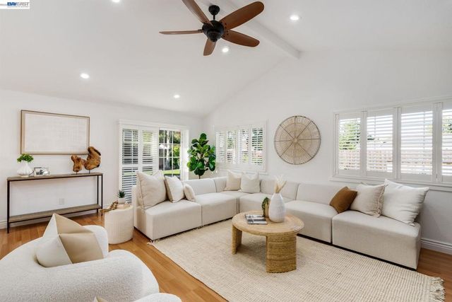 8617 Briarwood Ln, Dublin, CA 94568