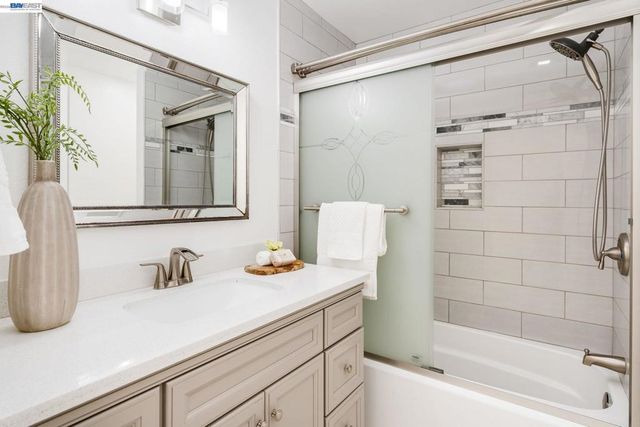 8617 Briarwood Ln, Dublin, CA 94568