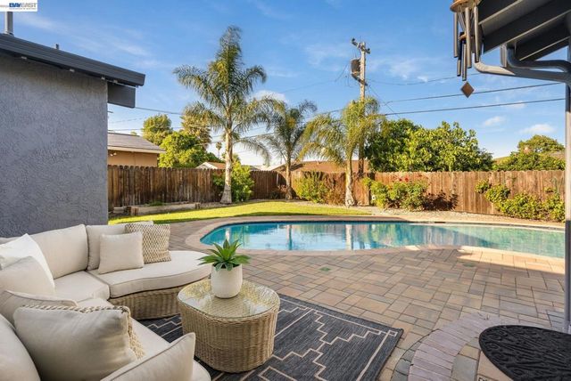 8617 Briarwood Ln, Dublin, CA 94568