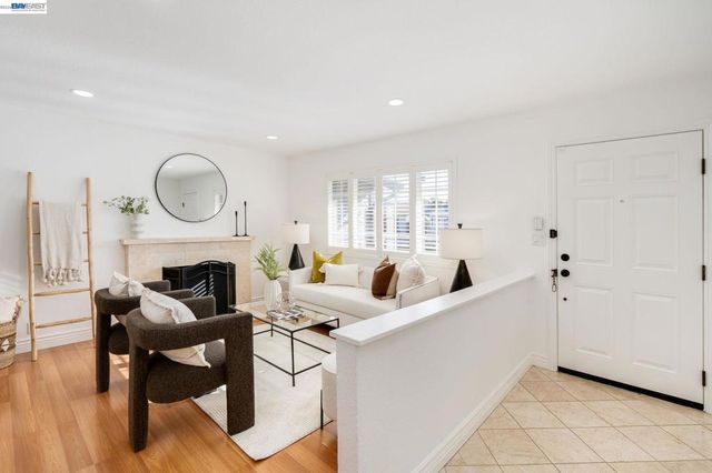 8617 Briarwood Ln, Dublin, CA 94568