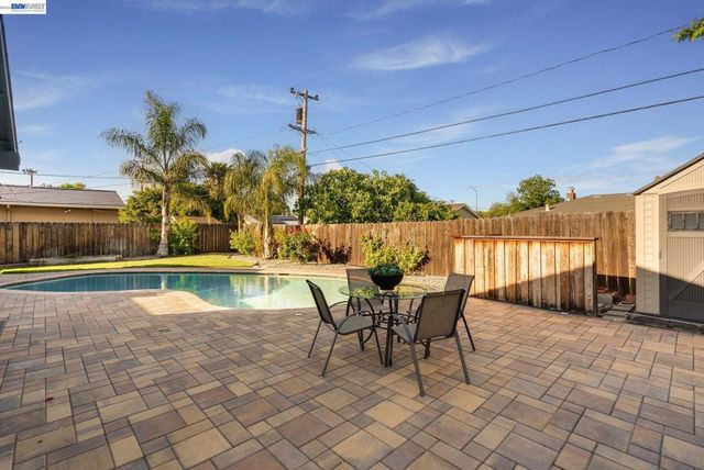 8617 Briarwood Ln, Dublin, CA 94568