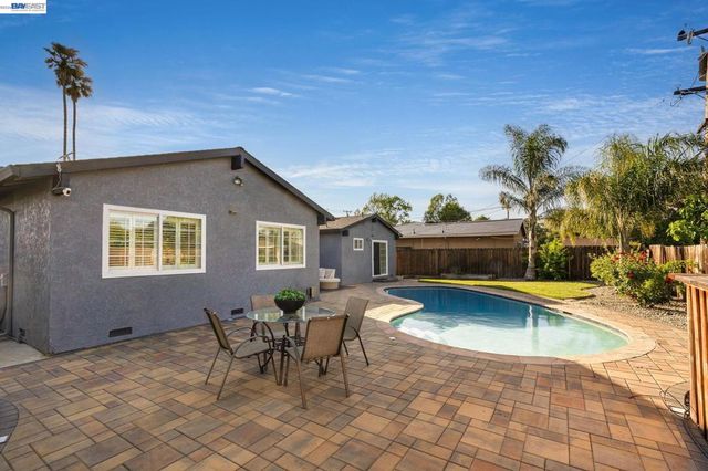 8617 Briarwood Ln, Dublin, CA 94568