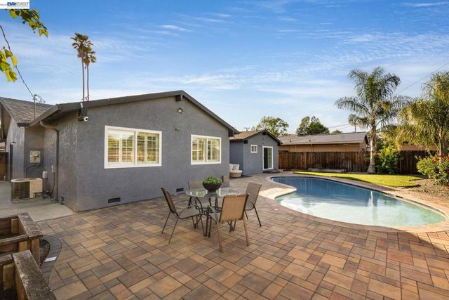 8617 Briarwood Ln, Dublin, CA 94568