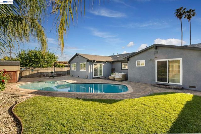 8617 Briarwood Ln, Dublin, CA 94568