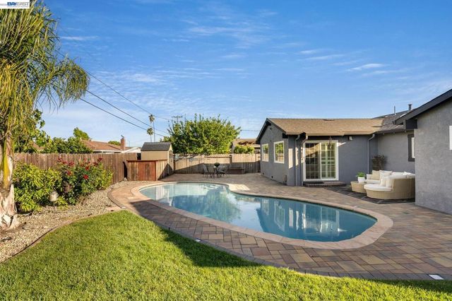 8617 Briarwood Ln, Dublin, CA 94568