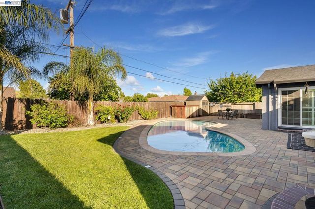 8617 Briarwood Ln, Dublin, CA 94568