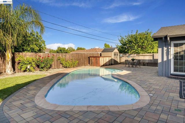 8617 Briarwood Ln, Dublin, CA 94568