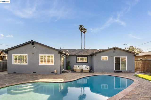 8617 Briarwood Ln, Dublin, CA 94568