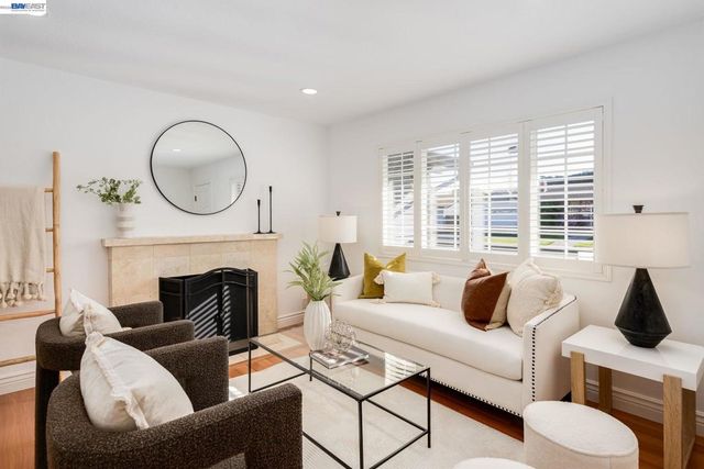 8617 Briarwood Ln, Dublin, CA 94568