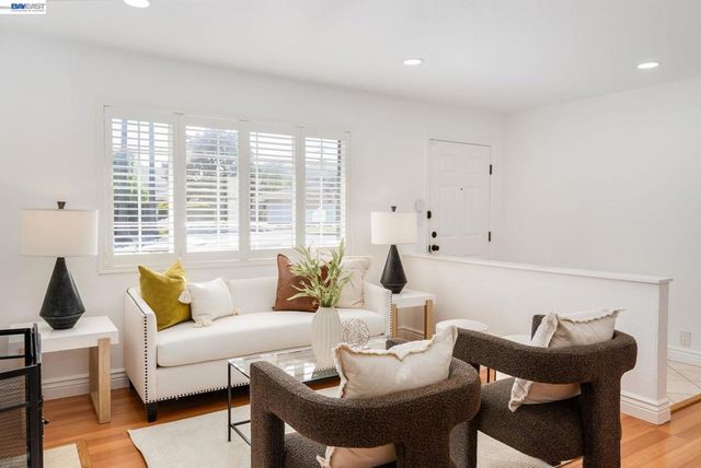 8617 Briarwood Ln, Dublin, CA 94568