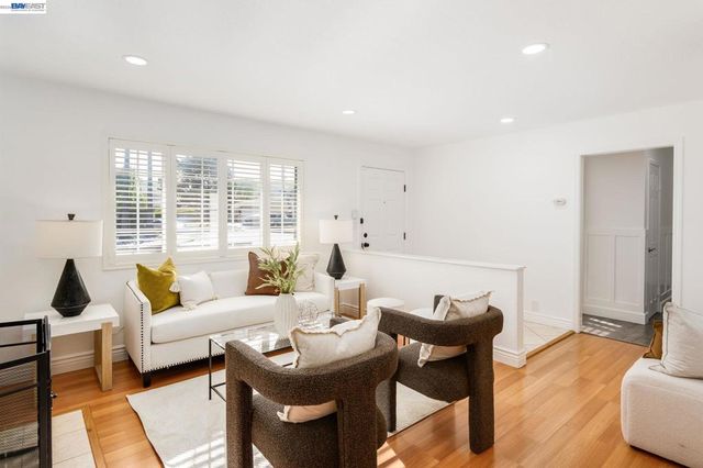 8617 Briarwood Ln, Dublin, CA 94568