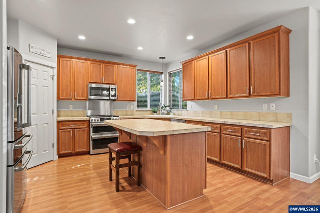 423 Stellers Eagle St NW, Salem, OR 97304
