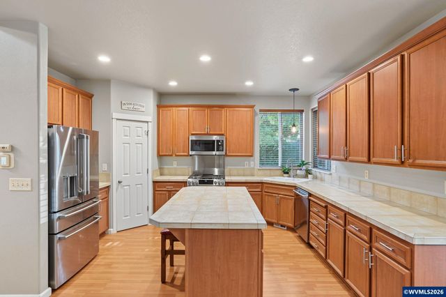 423 Stellers Eagle St NW, Salem, OR 97304