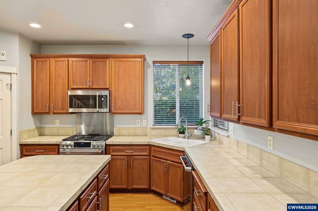 423 Stellers Eagle St NW, Salem, OR 97304