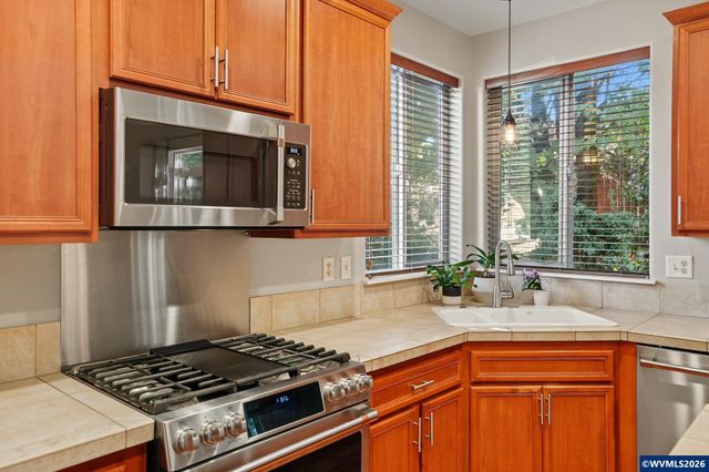 423 Stellers Eagle St NW, Salem, OR 97304