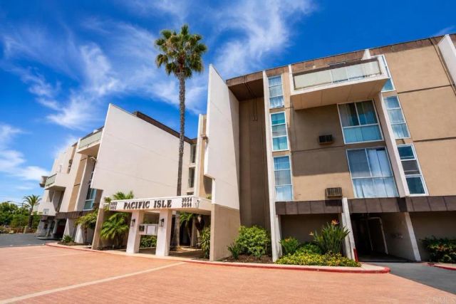 3050 Rue D'orleans 404, San Diego, CA 92110